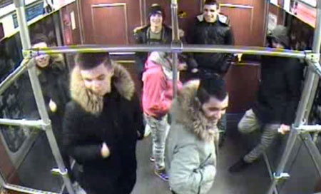 inmigrantes intentan quemar a un sintecho en alemania Policía alemana interroga a 7 inmigrantes por intento de quemar a un sintecho
